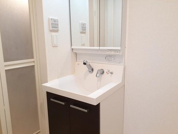 イースト　アヴェニュー
