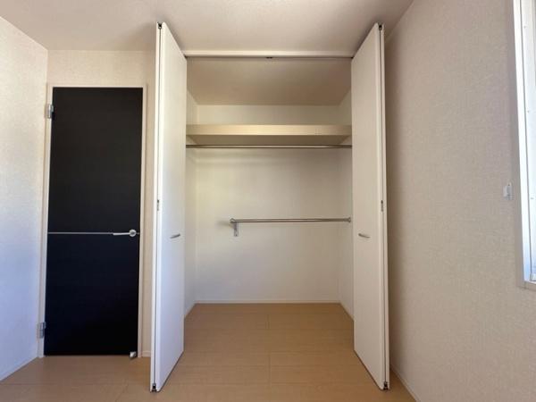プレシュアモール