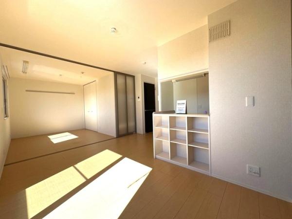 プレシュアモール