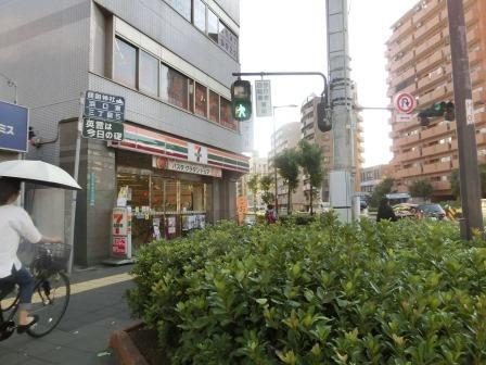 クレセントマンション(セブンイレブン)