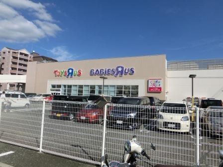 クレセントマンション(トイザラス)