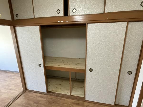 岸里マンション(収納)