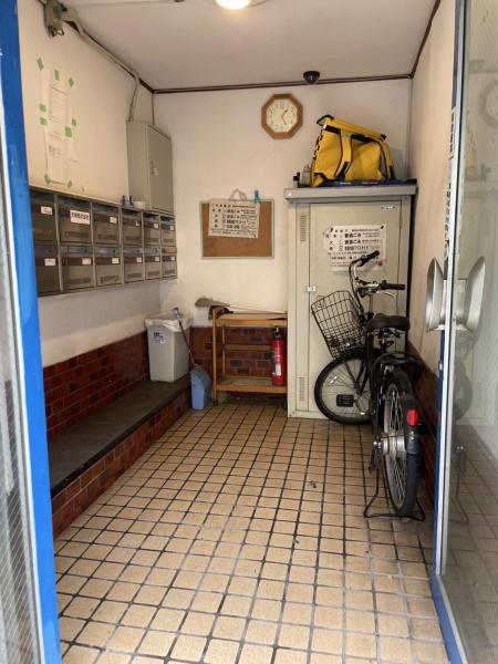 岸里マンション(エントランス)