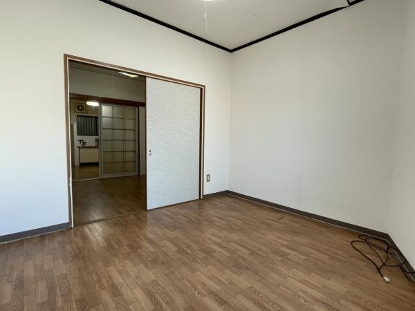 岸里マンション(洋室)