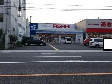 パレ北加賀屋(ローソン)