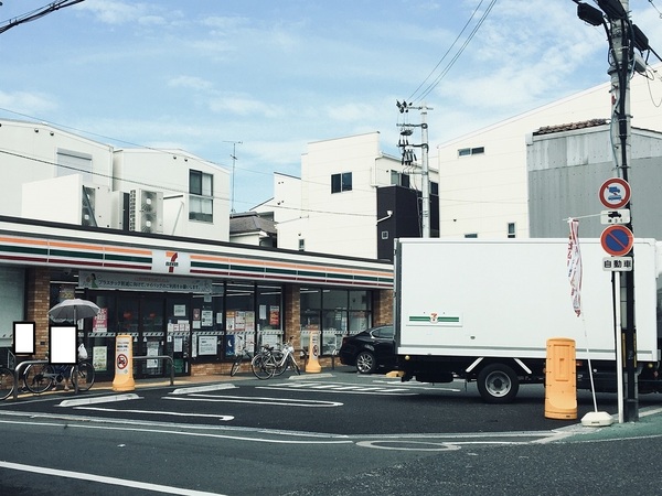 NU岸里駅前(セブンイレブン)