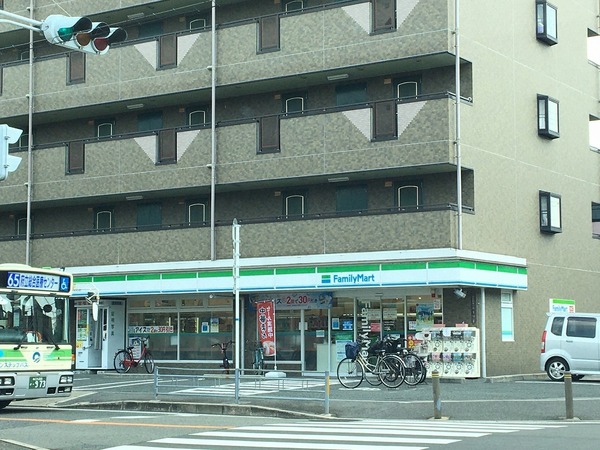 シャトーアストリア(ファミリーマート)