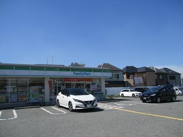 パストラル羽衣(ファミリーマート高石加茂三丁目店)