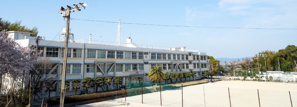 岩国市藤生町3丁目貸家(岩国市立灘中学校)