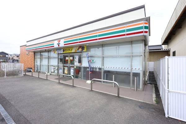 アレーズⅡ(セブンイレブン西尾堤西)