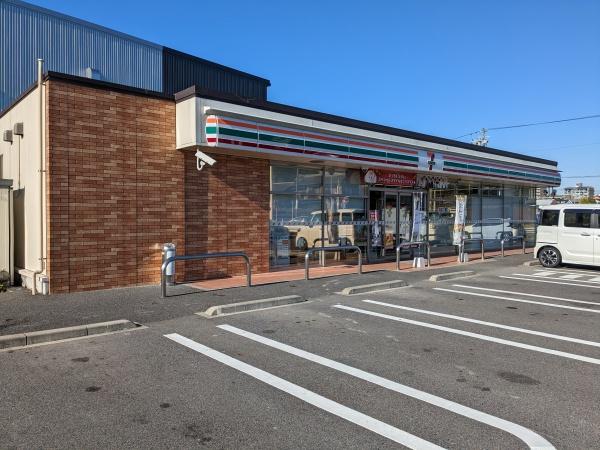 みよし市黒笹いずみ３丁目のマンション(セブンイレブンみよし黒笹店)