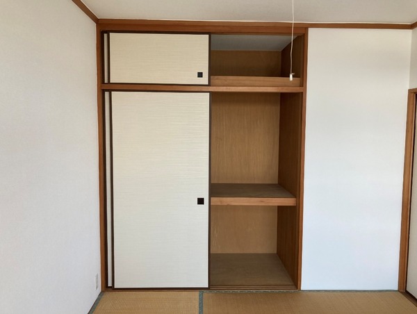 小城市牛津町勝のアパート