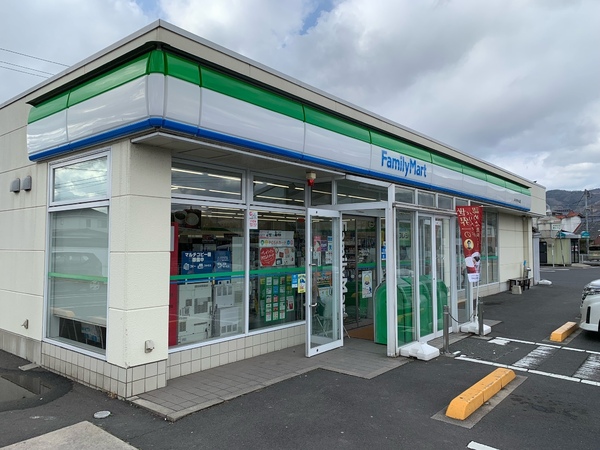メイプルガーデン　B棟(ファミリーマートJAいずも小山店)