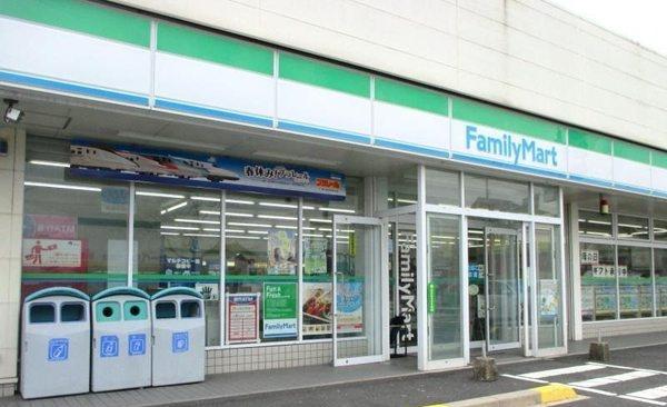 シャーメゾンCOLZA B棟(ファミリーマート浜山通り店)
