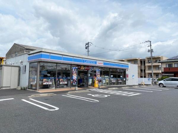 リビングタウン中野美保南 A棟(ローソン出雲枝大津町店)