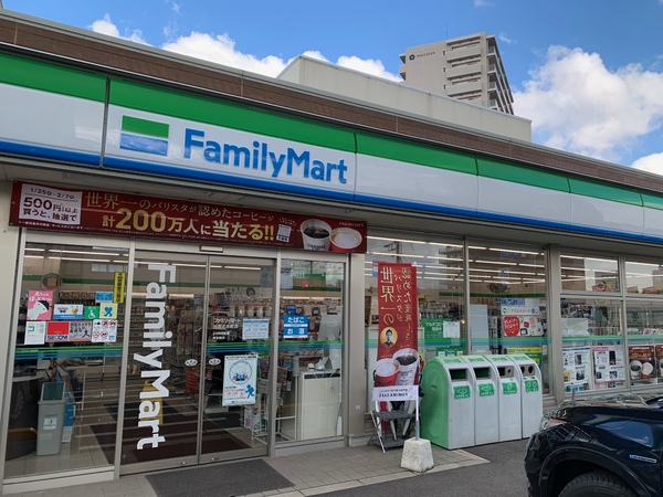 エレガンス中ノ島　B棟(ファミリーマート出雲北本町店)
