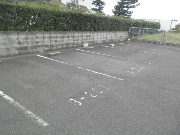 ルグランⅢB(駐車場)