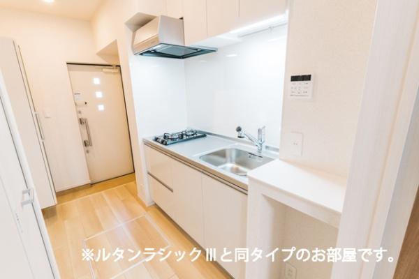 ネオ　チェリーコート　３