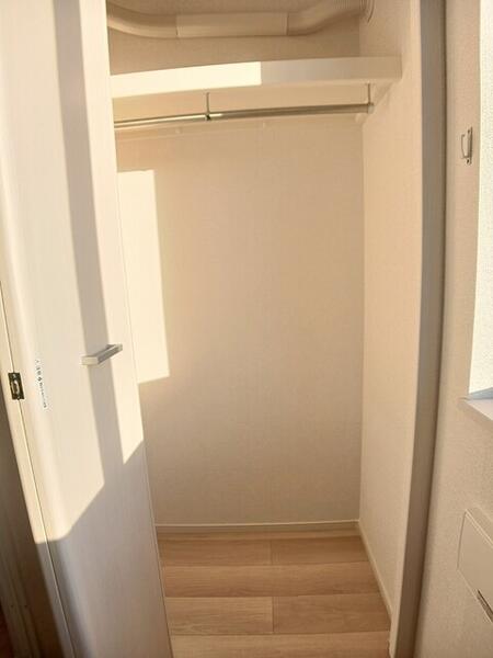 ネオ　チェリーコート　４