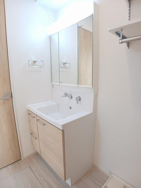 ネオ　チェリーコート　４