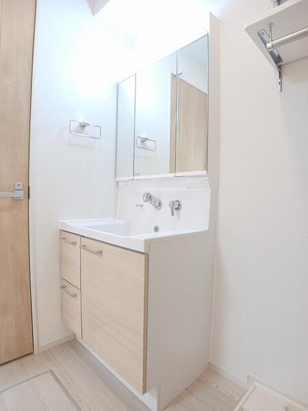 ネオ　チェリーコート　４