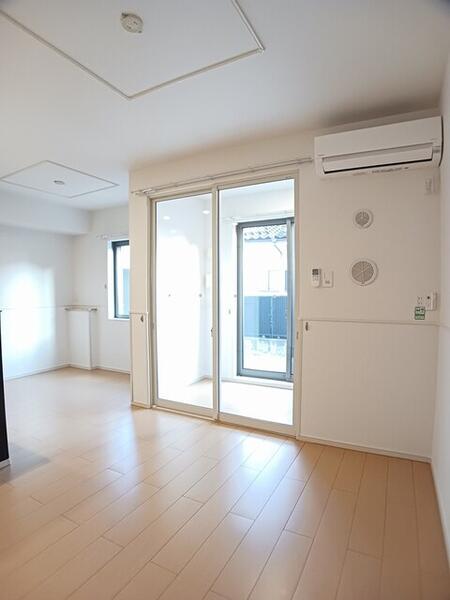 アヴニールヴィラ栂前Ｅ