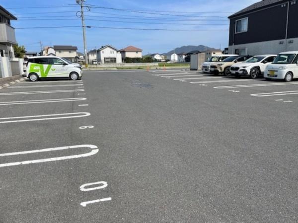 ルミエール A(駐車場)