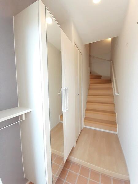 ベル・ウェール C(玄関)