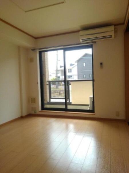 アヴニールヴィラ栂前B(リビング)