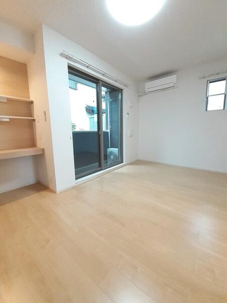 オリエンタル レジデンス 1(リビング)