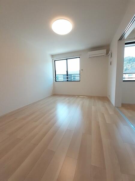 ヘッド B(リビング)