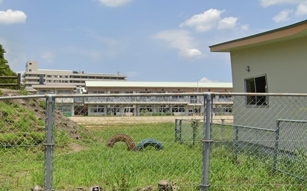 都城市姫城町の事務所(都城市立南小学校)