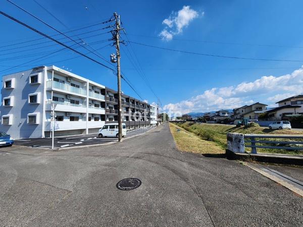 都城市若葉町のアパート