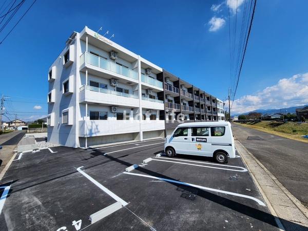 都城市若葉町のアパート