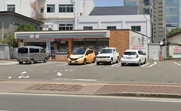 庭木あふれる大正物件 大橋町(セブンイレブン宮崎旭1丁目店)