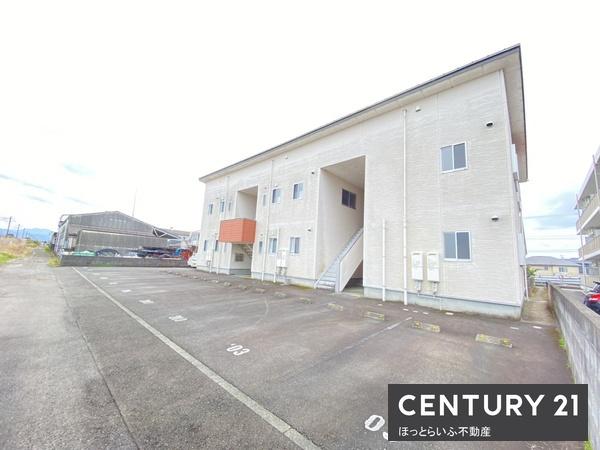 都城市年見町のアパート