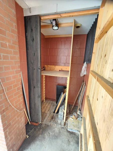 壱番街ビル階段下店舗