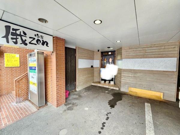 壱番街ビル階段下店舗