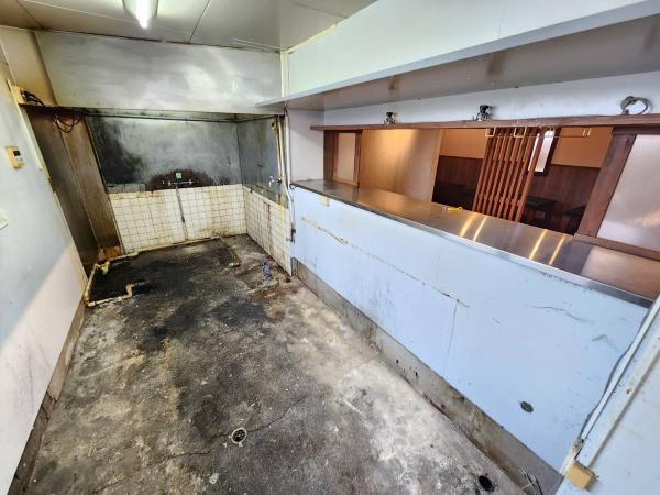 壱番街ビル階段下店舗