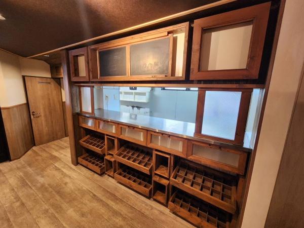 壱番街ビル階段下店舗