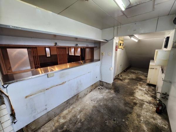 壱番街ビル階段下店舗