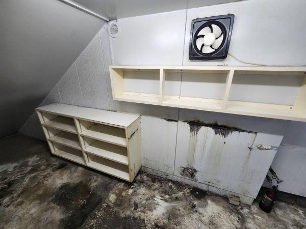 壱番街ビル階段下店舗