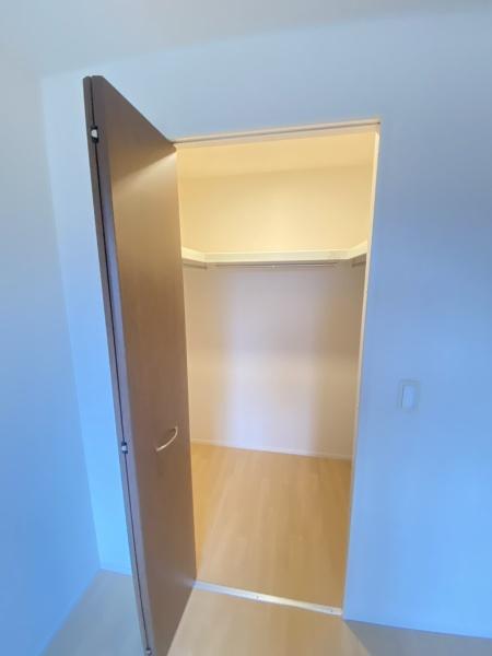 都城市早水町のアパート(収納)