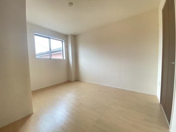 都城市早水町のアパート(洋室)