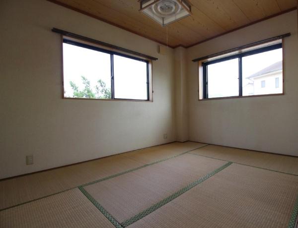 アヴァンセ八幡(洋室)