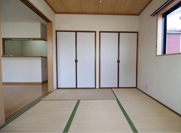 アヴァンセ八幡(和室)