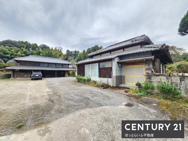 季節ごとに表情を変える里山にどこか懐かしい雰囲気を残す古民家