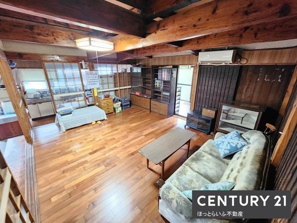 季節ごとに表情を変える里山にどこか懐かしい雰囲気を残す古民家