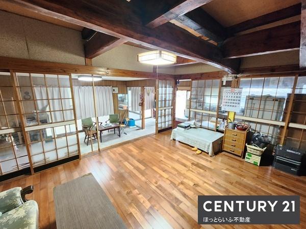 季節ごとに表情を変える里山にどこか懐かしい雰囲気を残す古民家