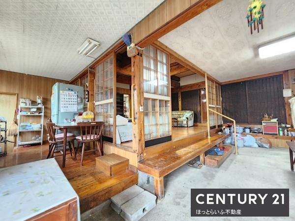 季節ごとに表情を変える里山にどこか懐かしい雰囲気を残す古民家